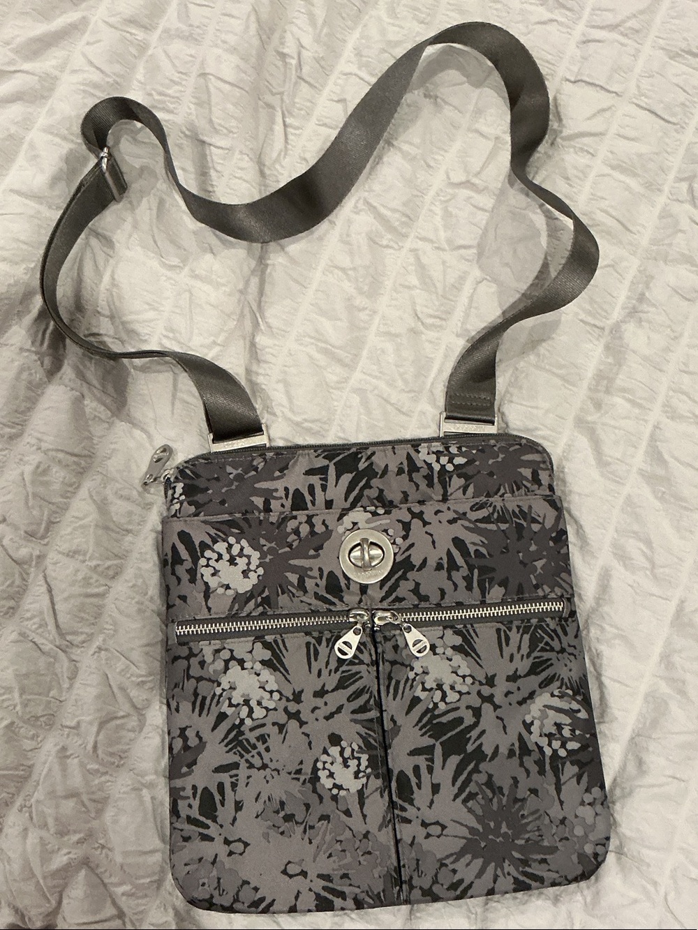 Baggallini Gray Floral-Print Crossbody Bag